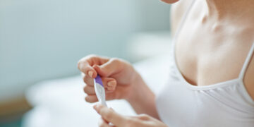 Can a woman still be pregnant if she has a period?
